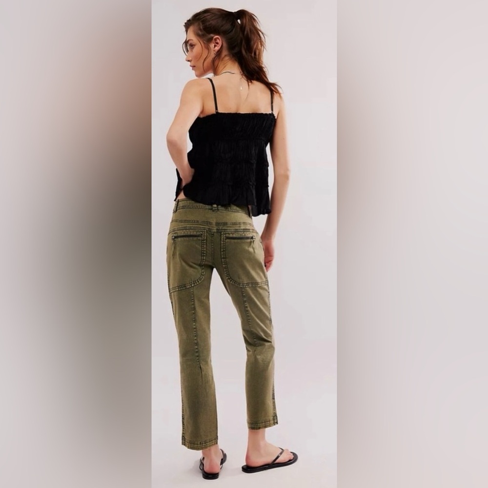 NWT. Free People We The Free Hot In It Moto Pants. Army Green. Size 6 - Picture 4 of 7